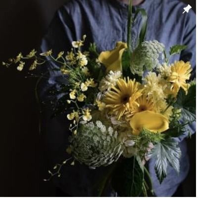 季節の花々と空間のスタイリング