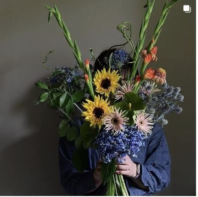季節の花々と空間のスタイリング