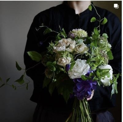 季節の花々と空間のスタイリング